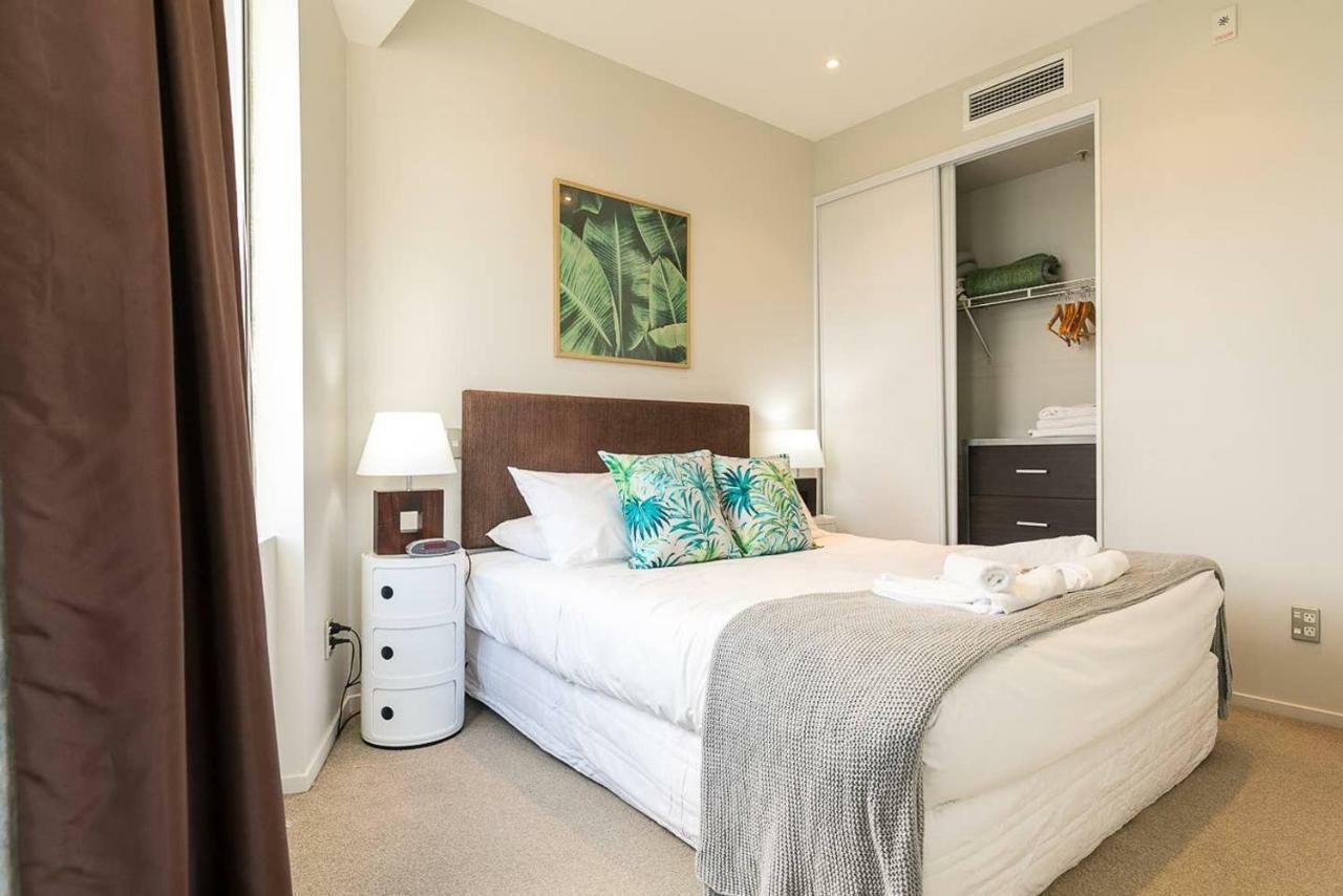 One Bedroom Apartment - Pool, Gym & Tennis Courts! โอ๊คแลนด์ ภายนอก รูปภาพ